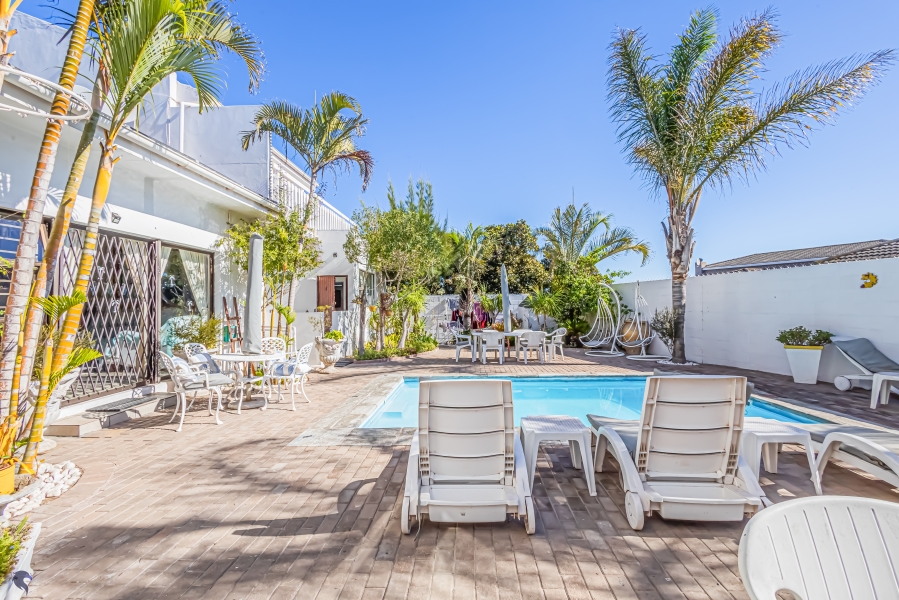 8 Bedroom Property for Sale in Country Club Western Cape